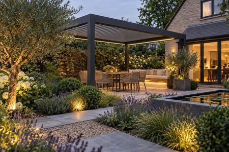 Einen Gartenhof rund um die Pergola planen