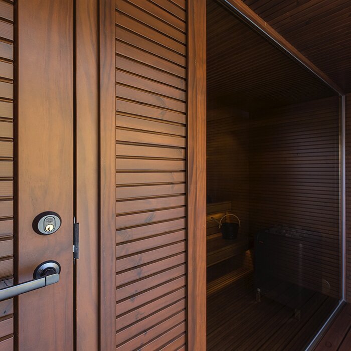 Elegante Sauna mit Terrasse