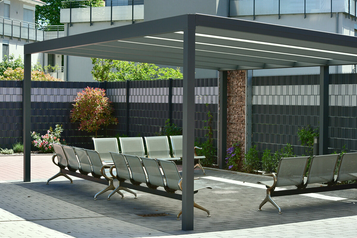 Een pergola kiezen voor een winderige kustlocatie