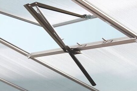 Automatische Fensteröffner für Gewächshäuser in der Schweiz | Optimale Belüftung & Pflanzenklima
