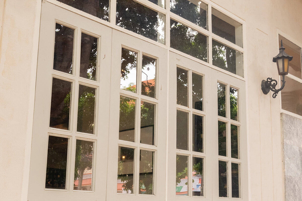 Drehfenster: Platz, Anschlag und Beschläge