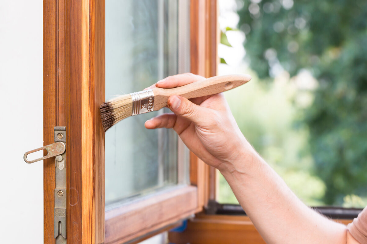 Holzfenster pflegen: Reinigen und Beschichtung erneuern