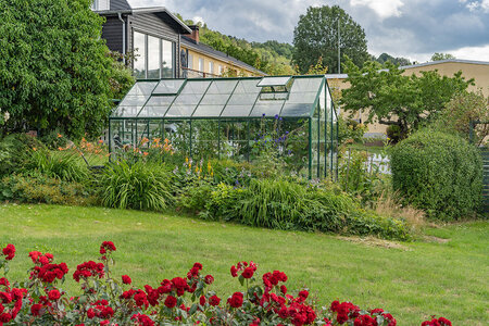 Aluminium-Gewächshaus Schweiz | Immobilienwert steigern & nachhaltig gärtnern mit Bloomcabin