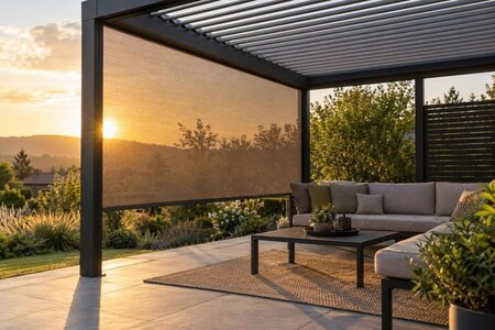 Seitenschutz an der Pergola für tiefe Abendsonne