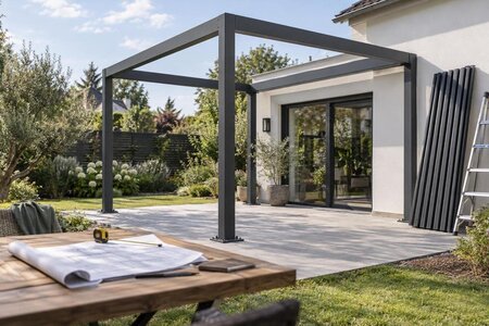 Pergola in Etappen bauen: Erst das Fundament, später das Dach?
