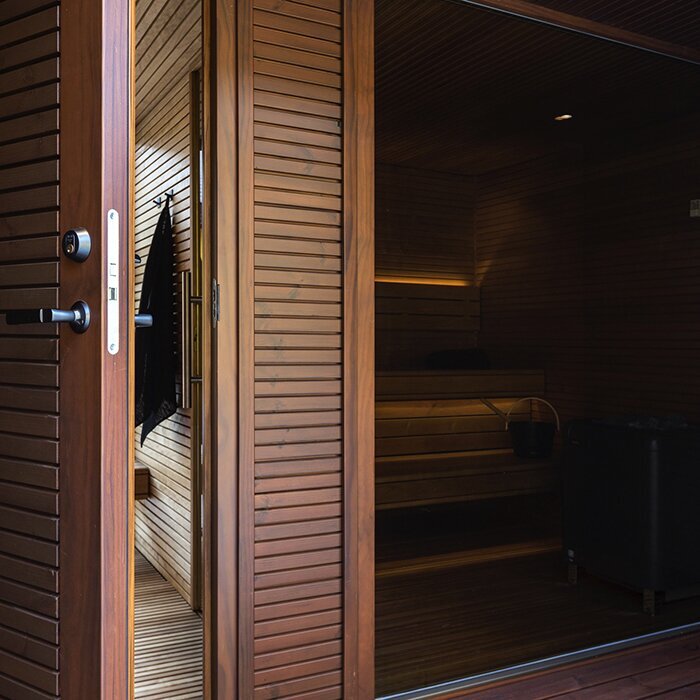 Elegante Sauna mit Terrasse