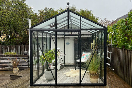 Hliníkový nebo dřevěný skleník: který si vybrat?