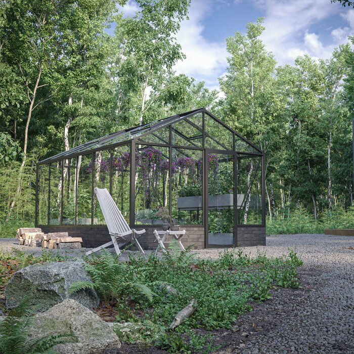 Skleník na cihlové zdi