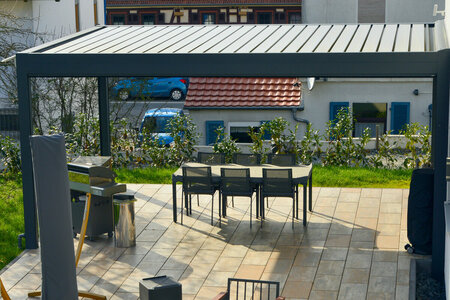 Aluminium oder Stahl: Welches Pergola-Material passt langfristig?