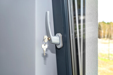 Fenstersicherheit: Schlösser, Griffe, Glas und Nachweise