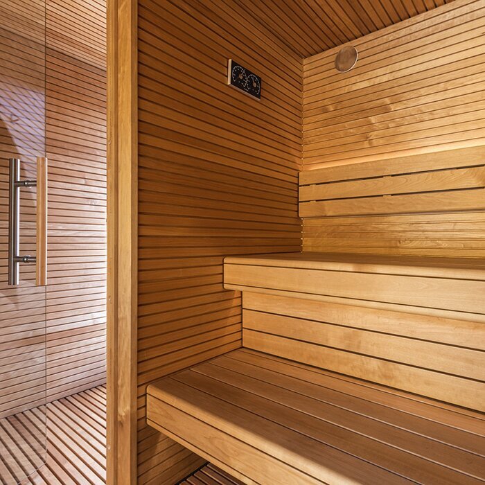 Elegante Sauna mit Terrasse