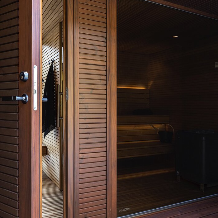 Elegante Sauna mit Terrasse