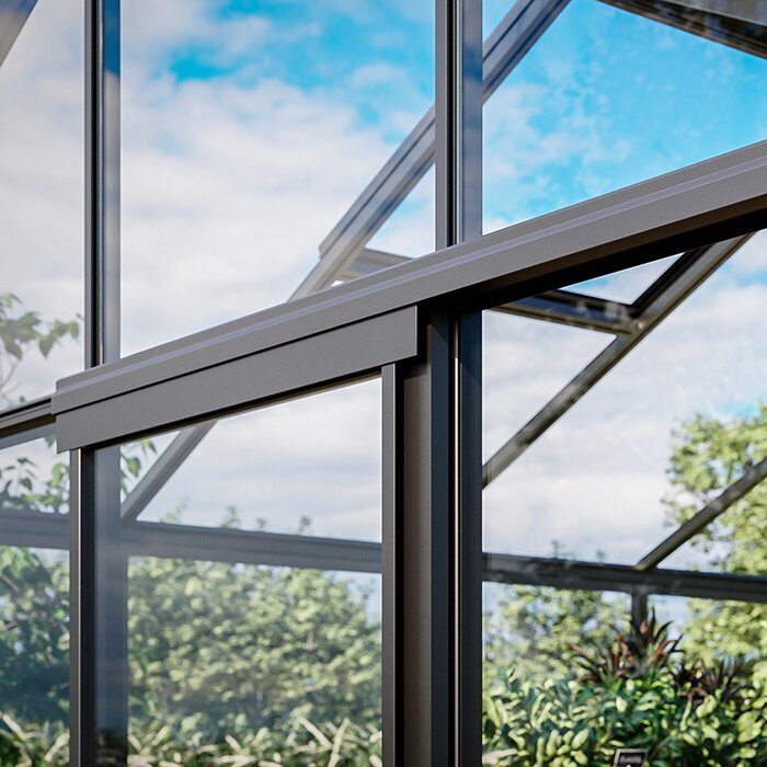 Klaasist kasvuhoone hoiuruumiga