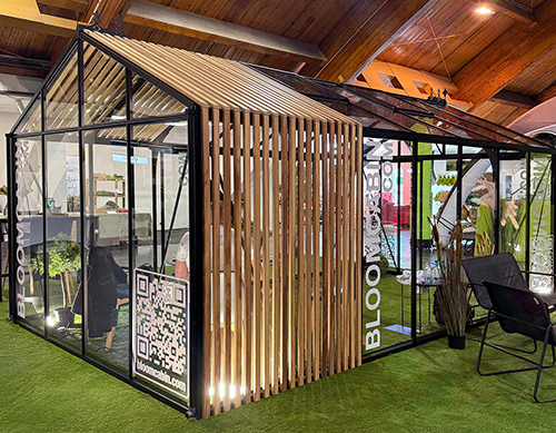 Visitatori allo stand BloomCabin