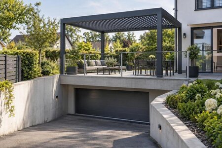 Installare una pergola sopra un garage o un locale interrato