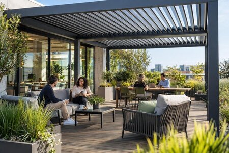 Pergola für den Pausenbereich am Büro durchdacht planen