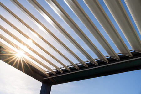 Pergola vai lapene: kura dārza telpa atbilst jūsu dzīvesveidam?