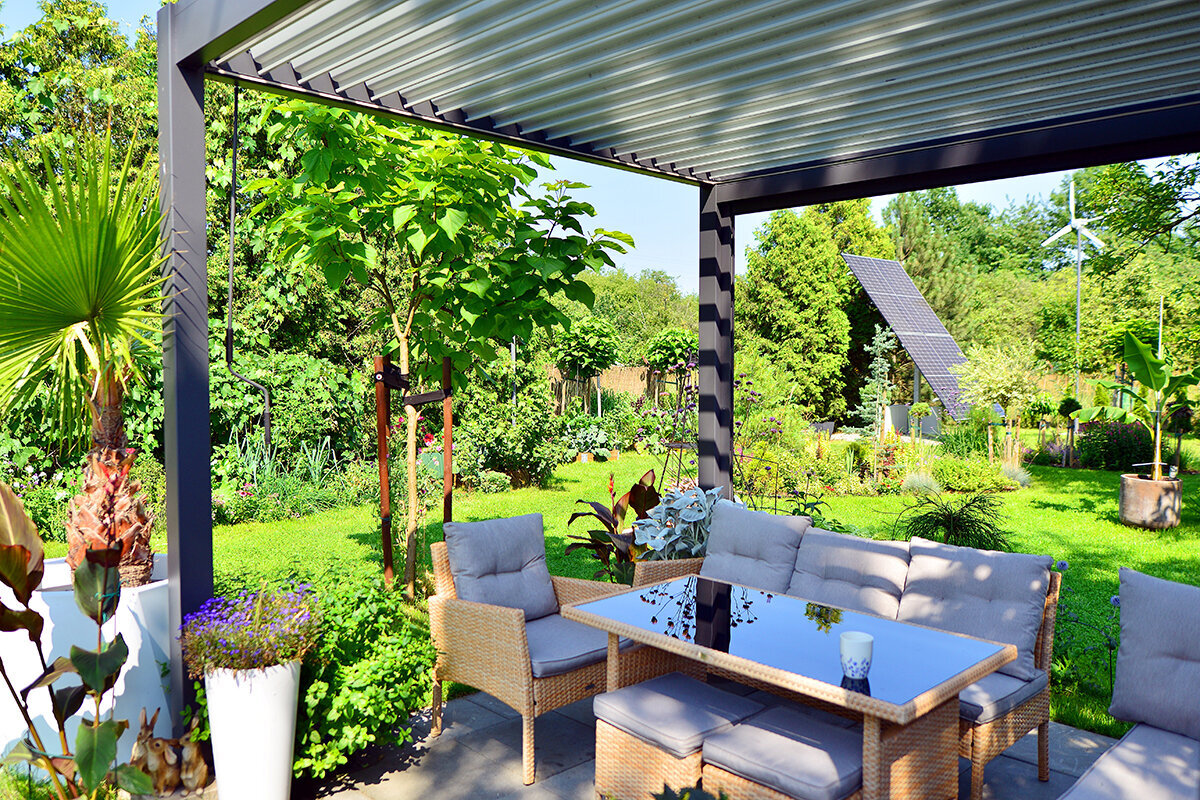 Pergola vai veranda: kuru terases pārsegumu izvēlēties?