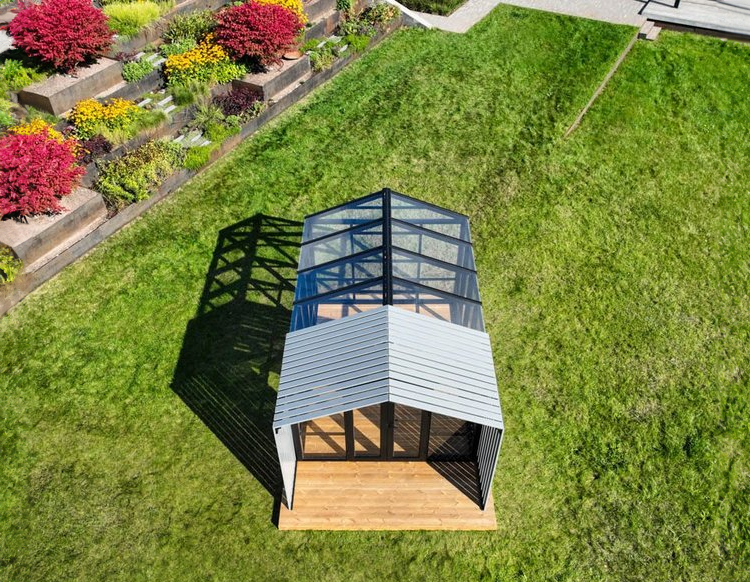 Pandangan Sisi Rumah Hijau