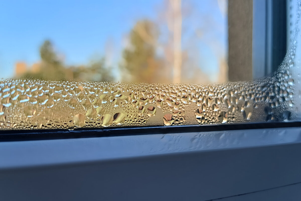 Condens op ramen: binnen, buiten en tussen de ruiten