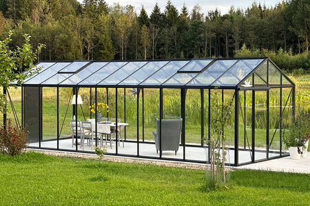 What Can You Grow in a Greenhouse? | UK Growing Calendar