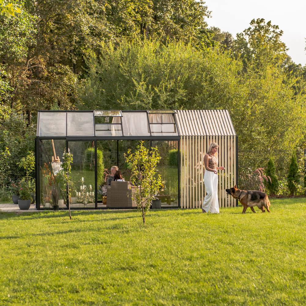 Bloomcabin Classic Premium greenhouse during professional installation