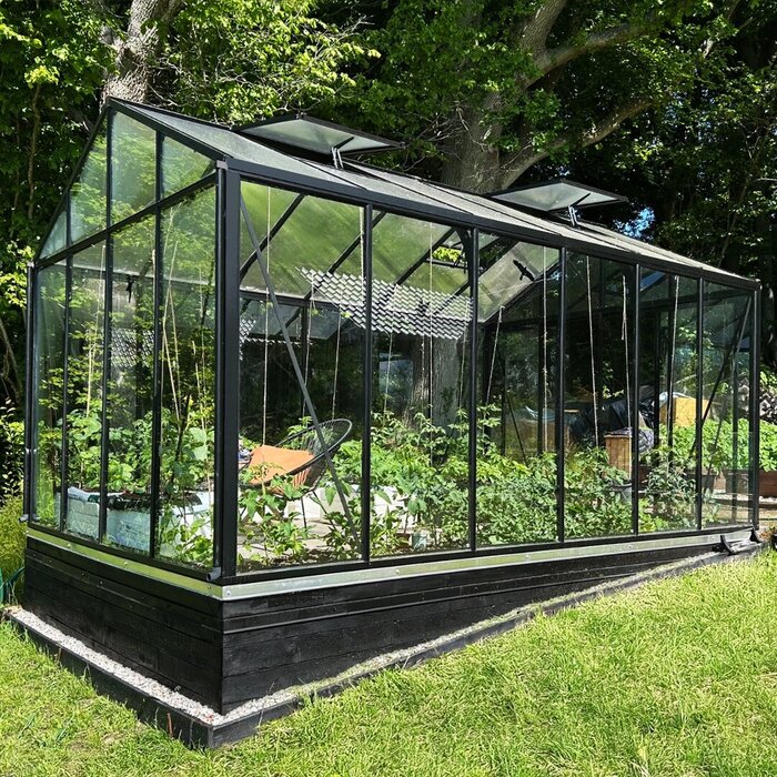 Greenhouses made of aluminum