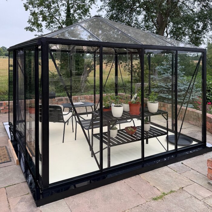 Pyramid-type greenhouse
