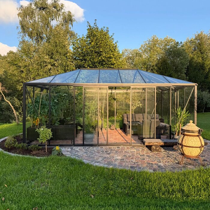 Pyramid-type greenhouse